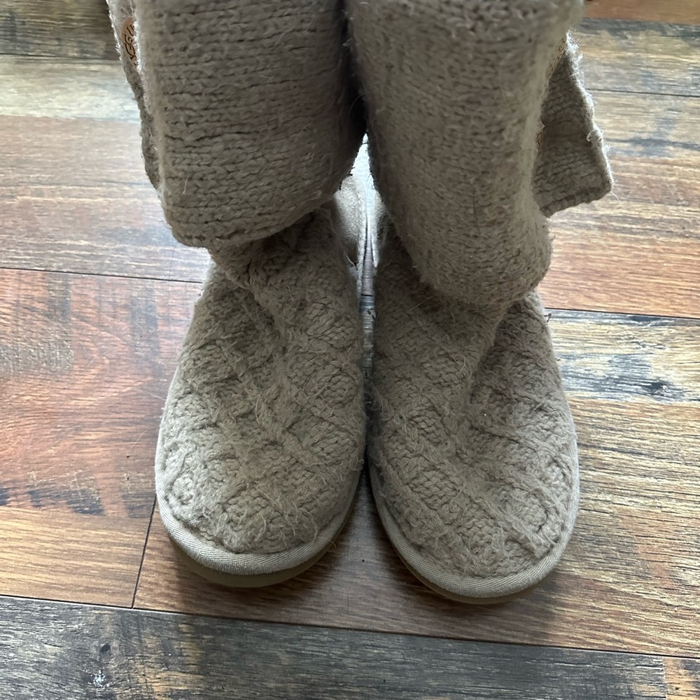 UGG Cozy Knit off white/Tan Slipper Boots